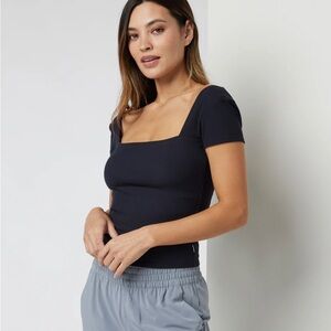 Pose Scoop Tee - Vuori - Medium